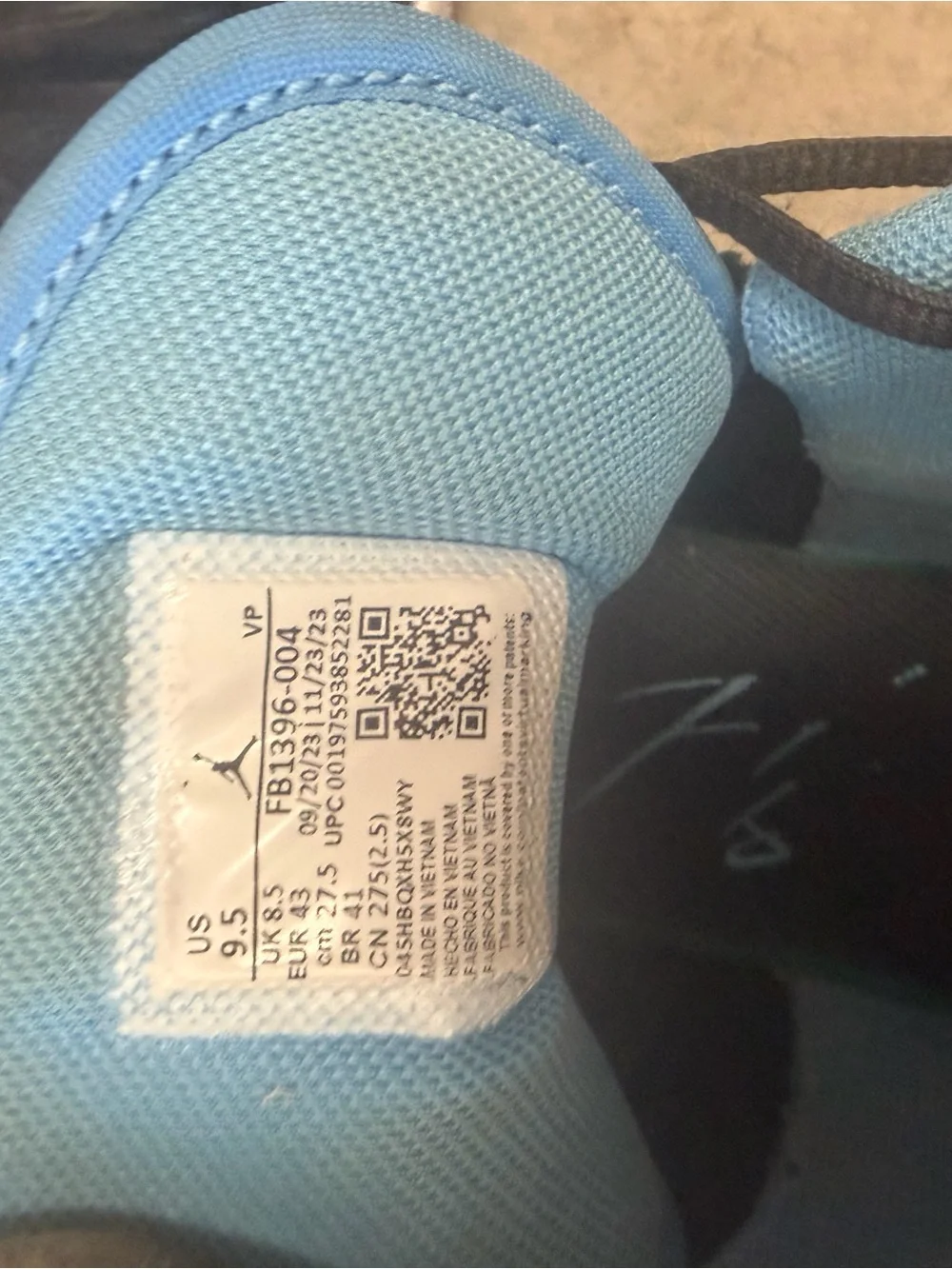 Jordan Men's Black and Light Blue Basketball Sneakers